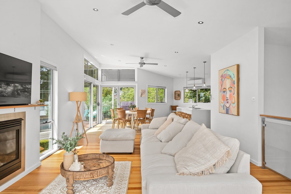 Luxurious 5 Bed Home by Avoca Beach — 4-Star Luxury Hotel in Avoca Beach, Australia