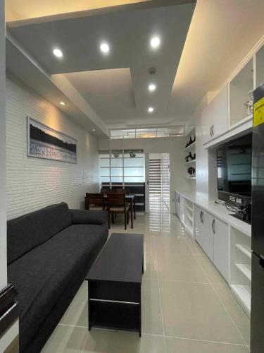 Yam's Wanderlust - last minute hotel in Manila