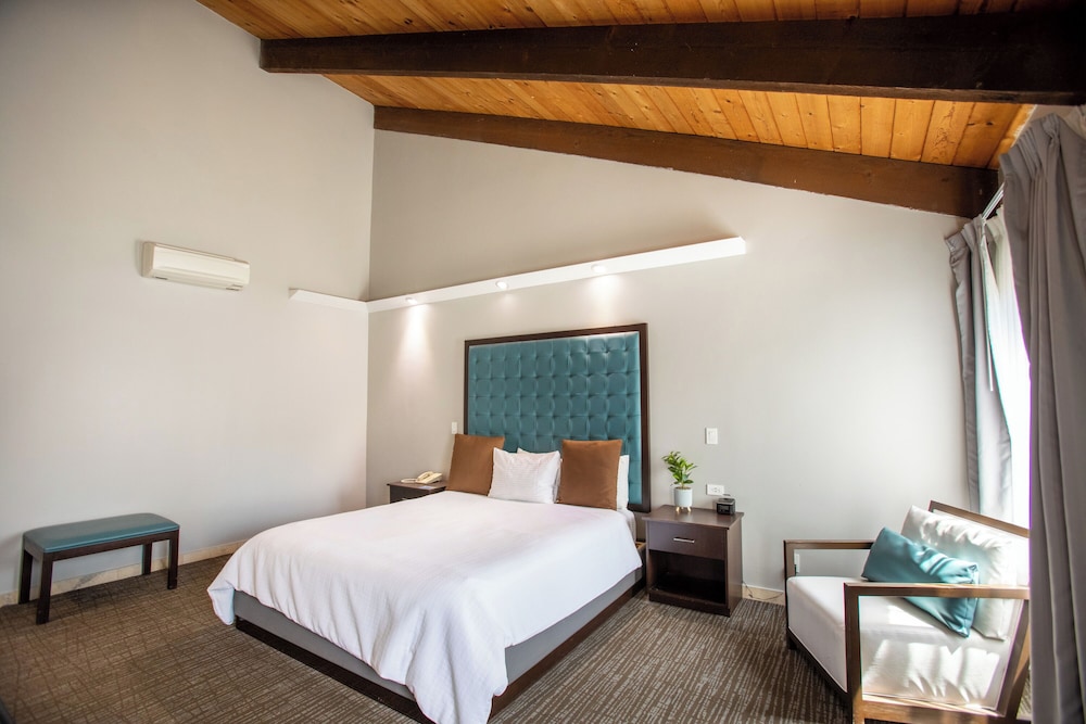 Munras Inn - photo 7