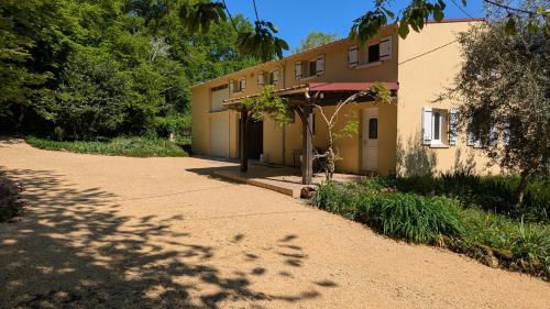 Terres du Milieu - last minute hotel in Unknown City