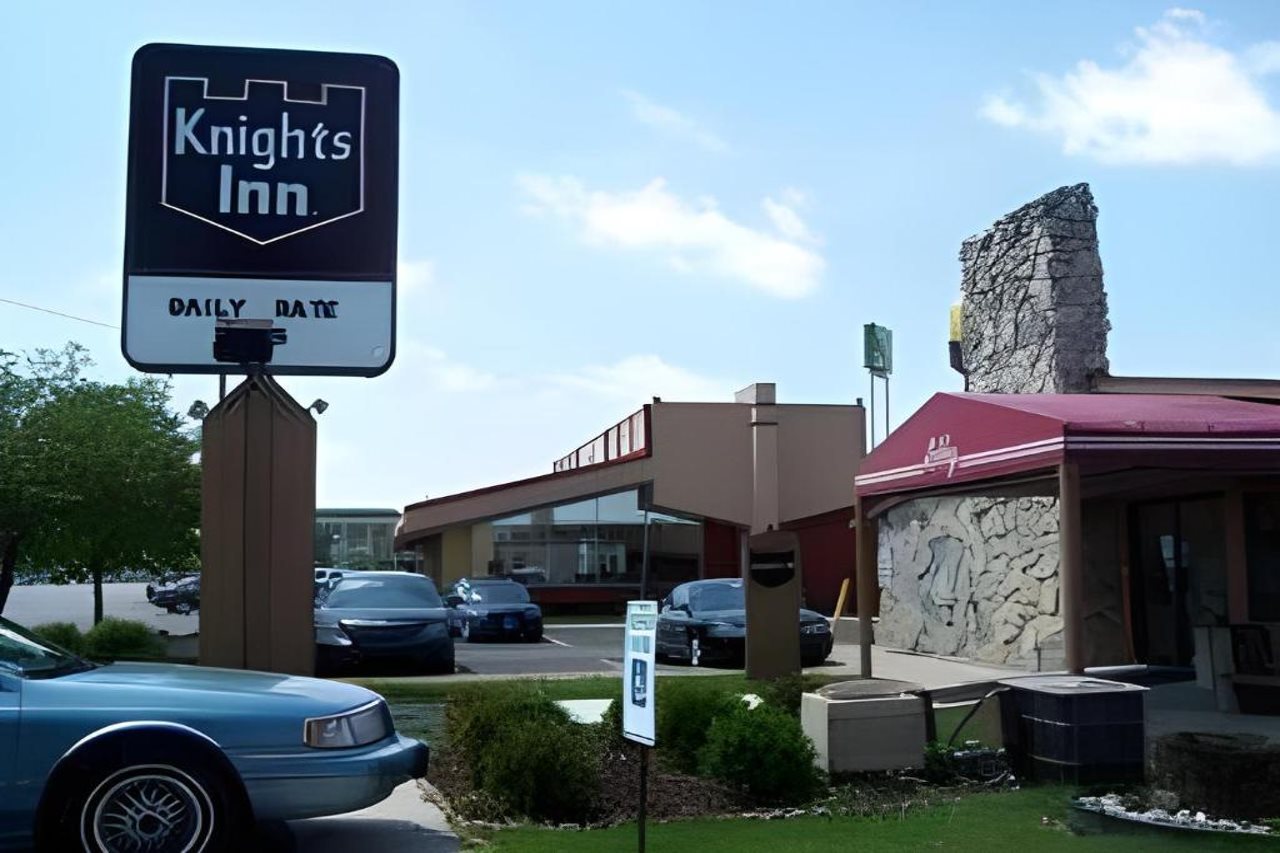 Knights Inn Rossford — Rossford