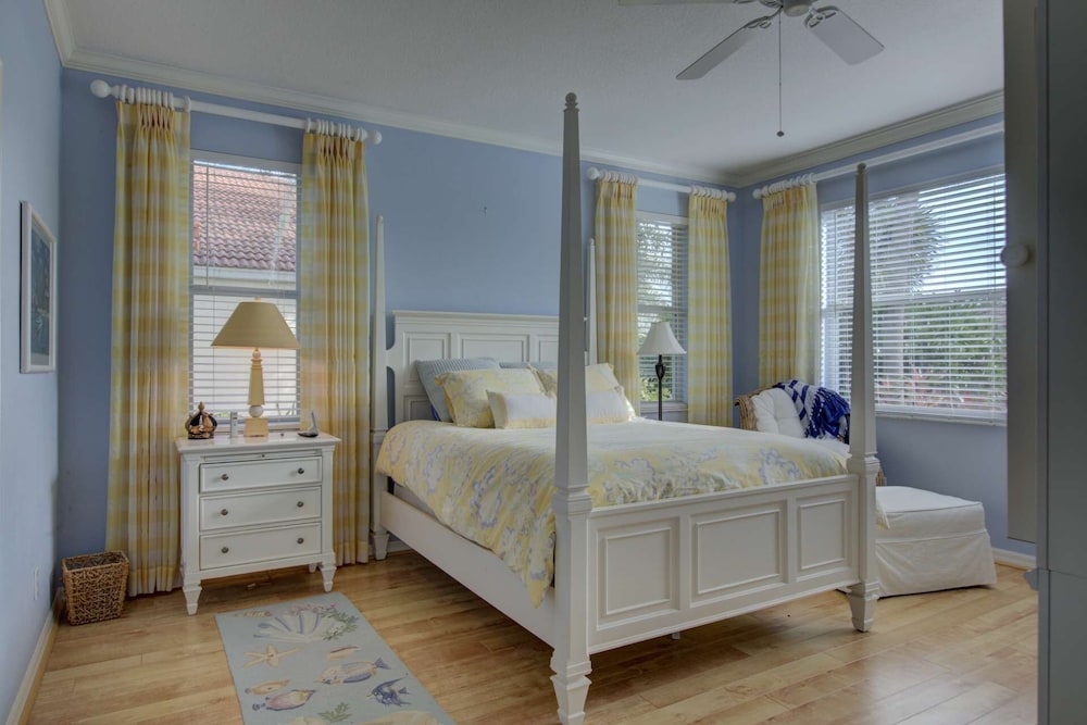 Tortuga Pool Home — 4-Star Luxury Hotel in Nokomis, United States