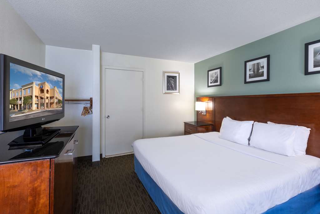 Days Inn by Wyndham Greenville - photo 13