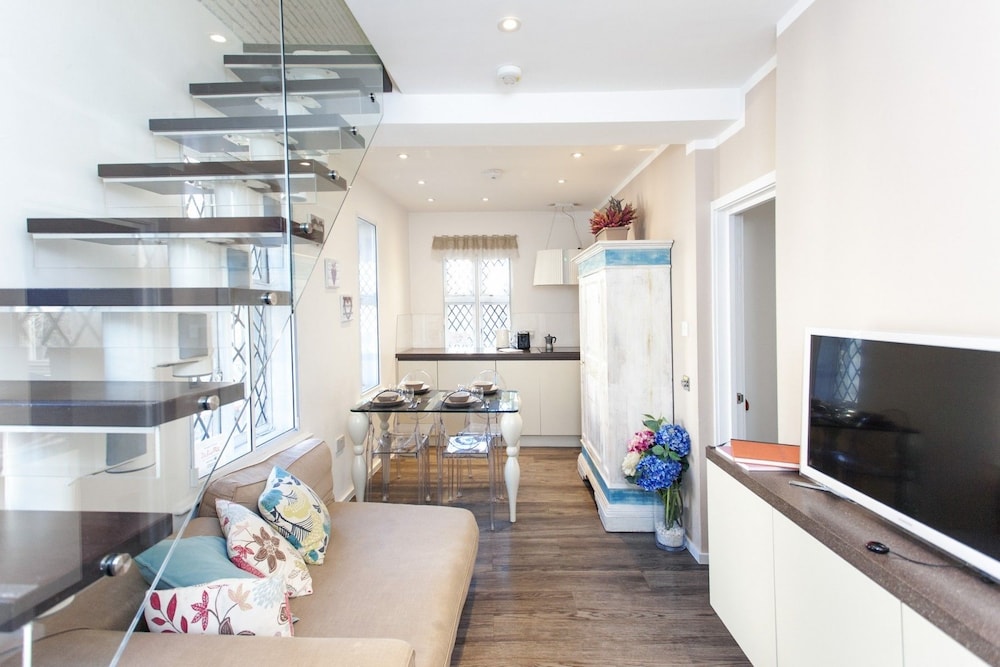 Royal Court of Justice view — 4-Star Luxury Hotel in London, United Kingdom