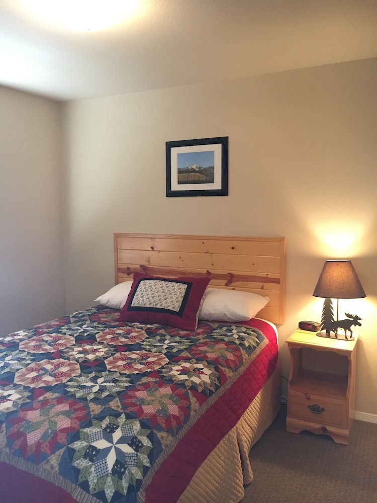 Mountain Landing Suites & RV Park - photo 2