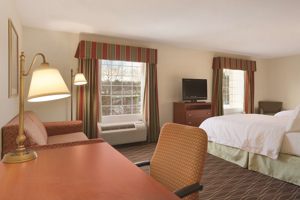 Hampton Inn & Suites Greenfield - photo 20