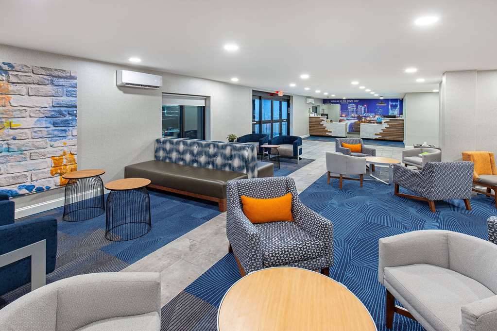 La Quinta Inn & Suites by Wyndham Nashville Airport - photo 4
