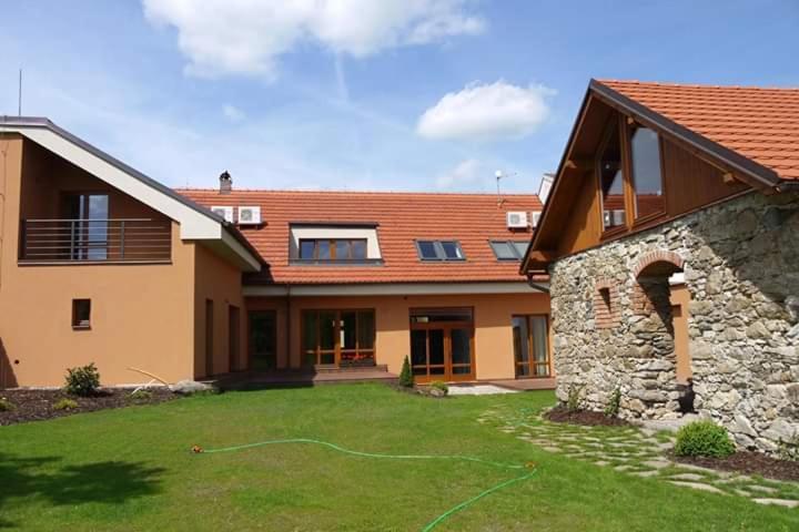 Domecek Milevsko — hotel in Milevsko