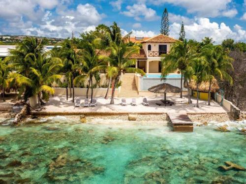 Beach Villa Casa del Mar — 4-Star Luxury Hotel in Kralendijk, Bonaire, Sint Eustatius and Saba