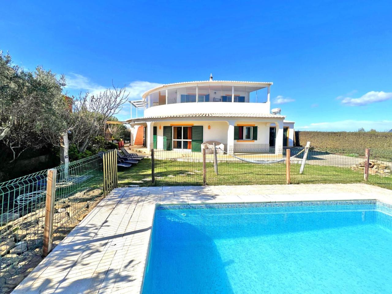 Private Villa Rego with Oceanview And Pool — 4-Star Luxury Hotel in Luz, Portugal