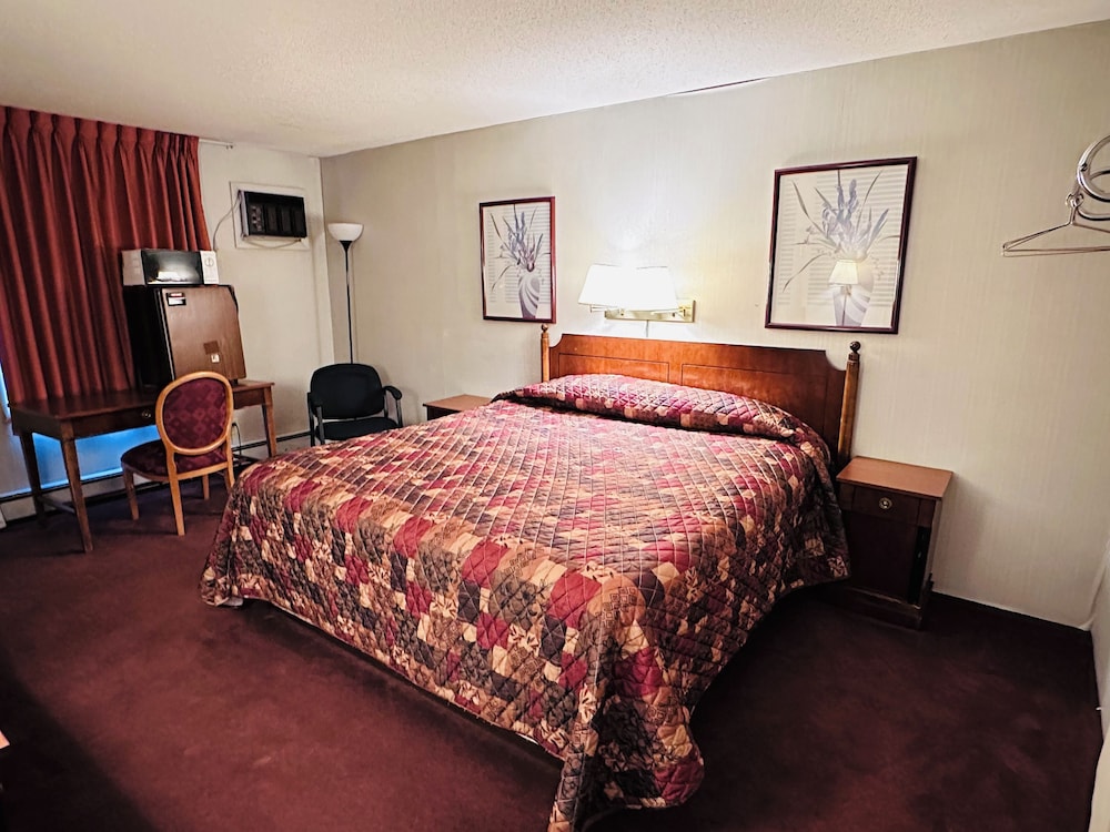 Pamola Motor Lodge - photo 3