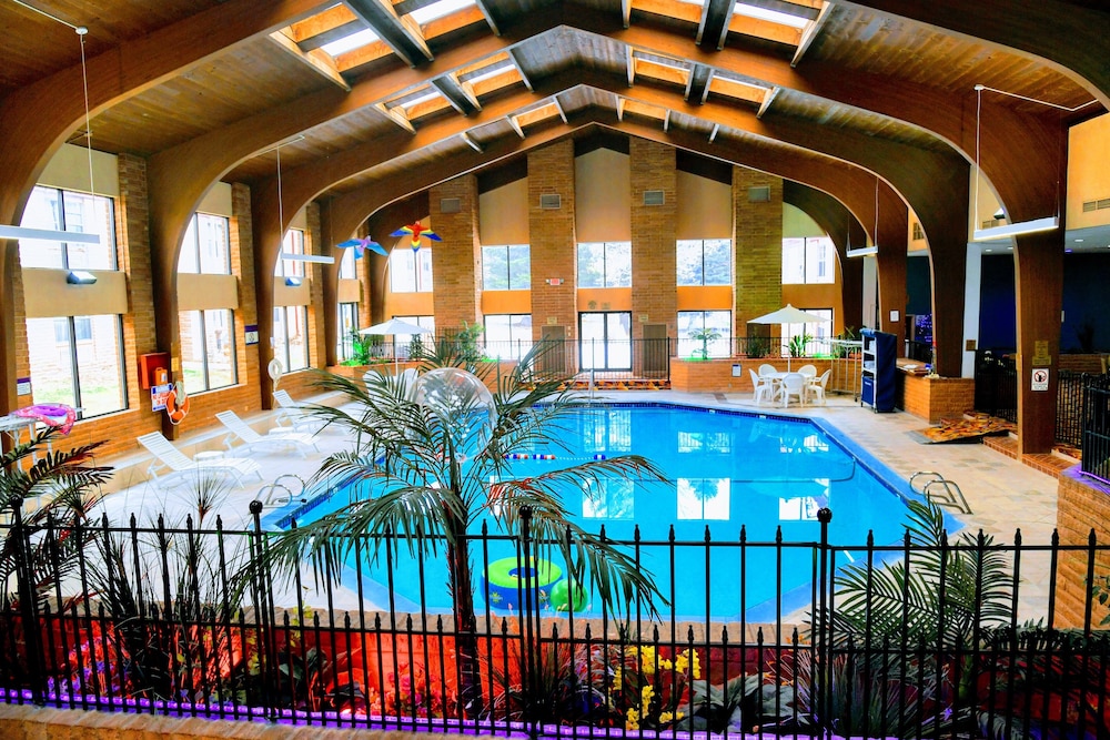 Douglas Inn & Conference Center - photo 8