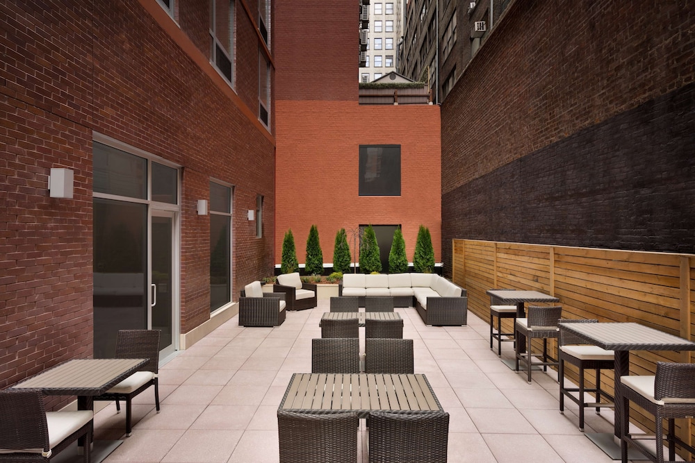 Hilton Garden Inn New York Times Square South - photo 40