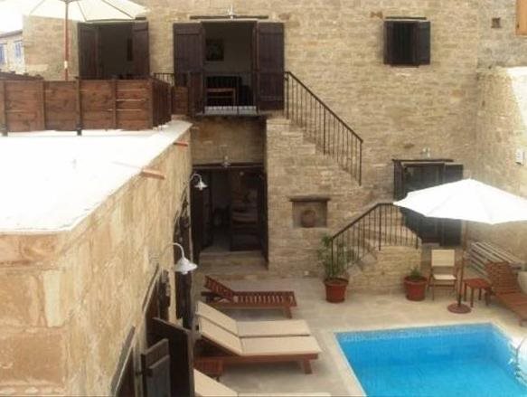 Vrakas House