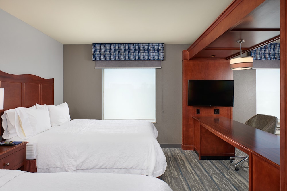 Hampton Inn & Suites Holly Springs - photo 6