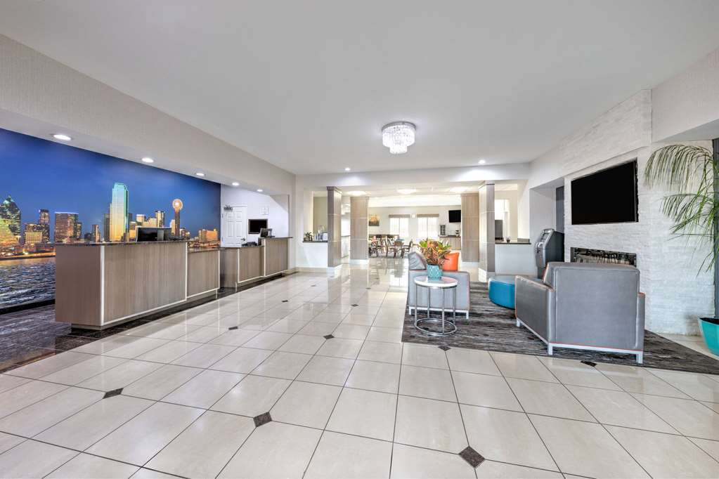 La Quinta Inn & Suites by Wyndham Alvarado - photo 9