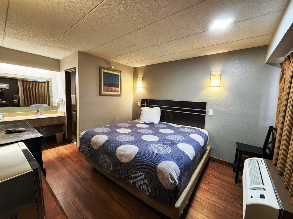 Americas Best Value Inn & Suites Little Rock at Scott Hamilton Dr - photo 19