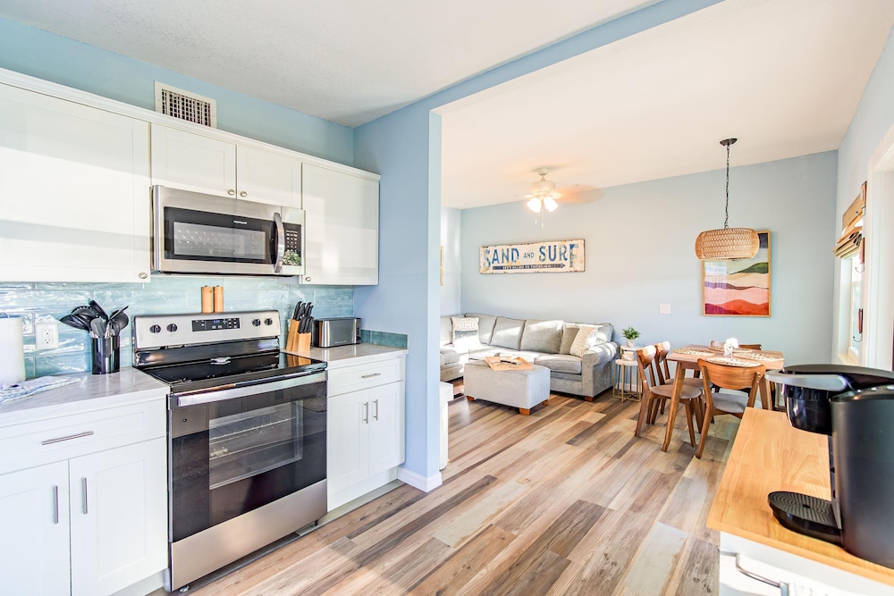 Se La Vie in Treasure Island, United States