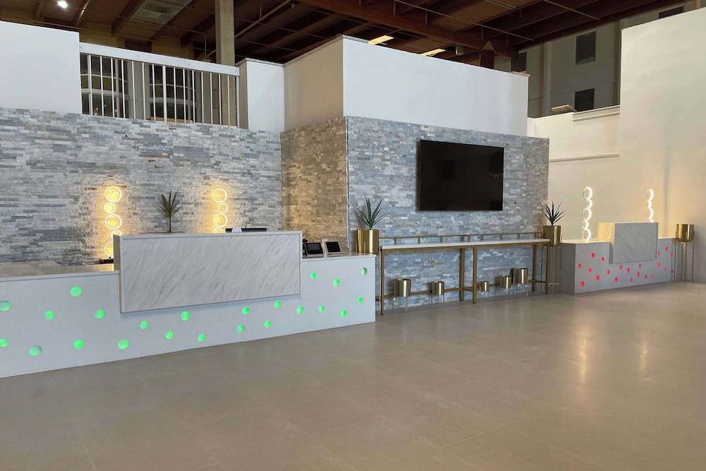 Ramada by Wyndham DFW Airport - photo 3