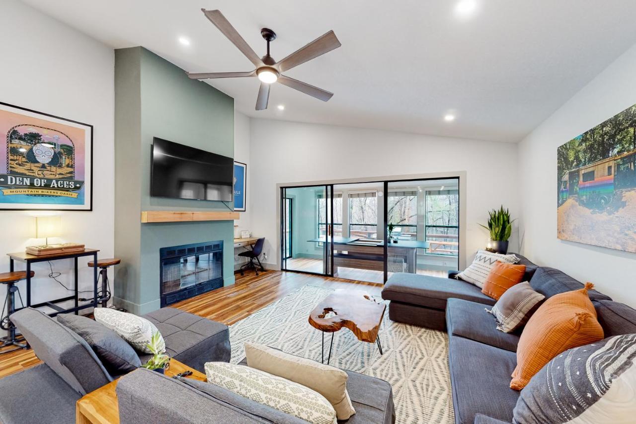 Donington Delight in Bella Vista, United States