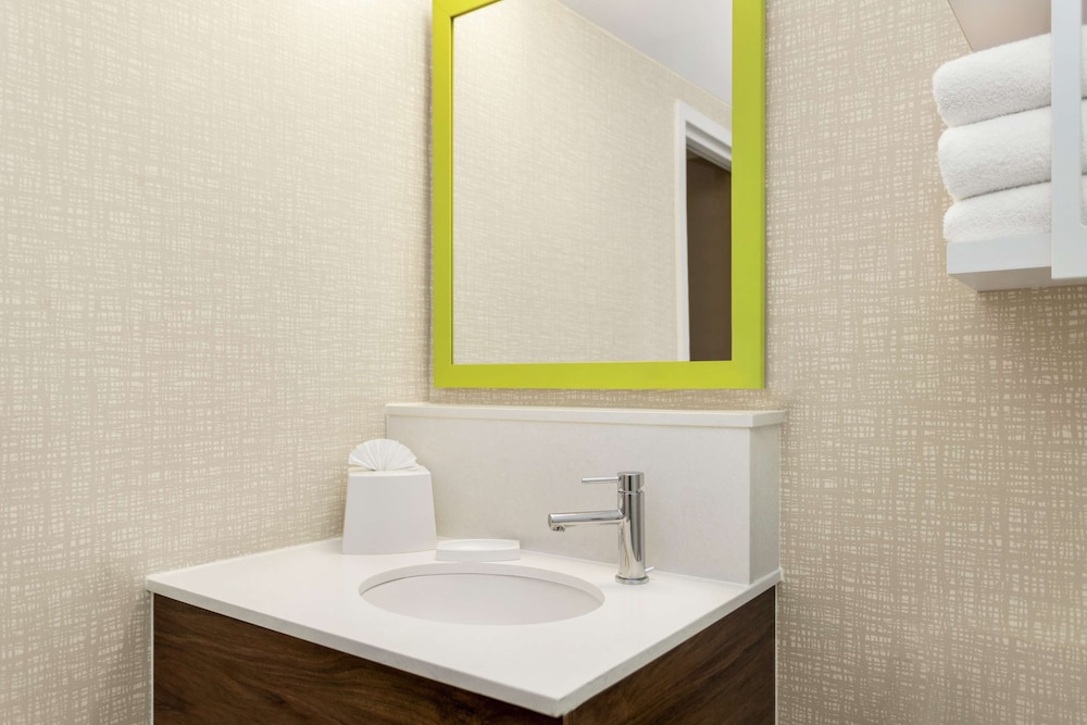 Hampton Inn Milwaukee Brookfield - photo 29