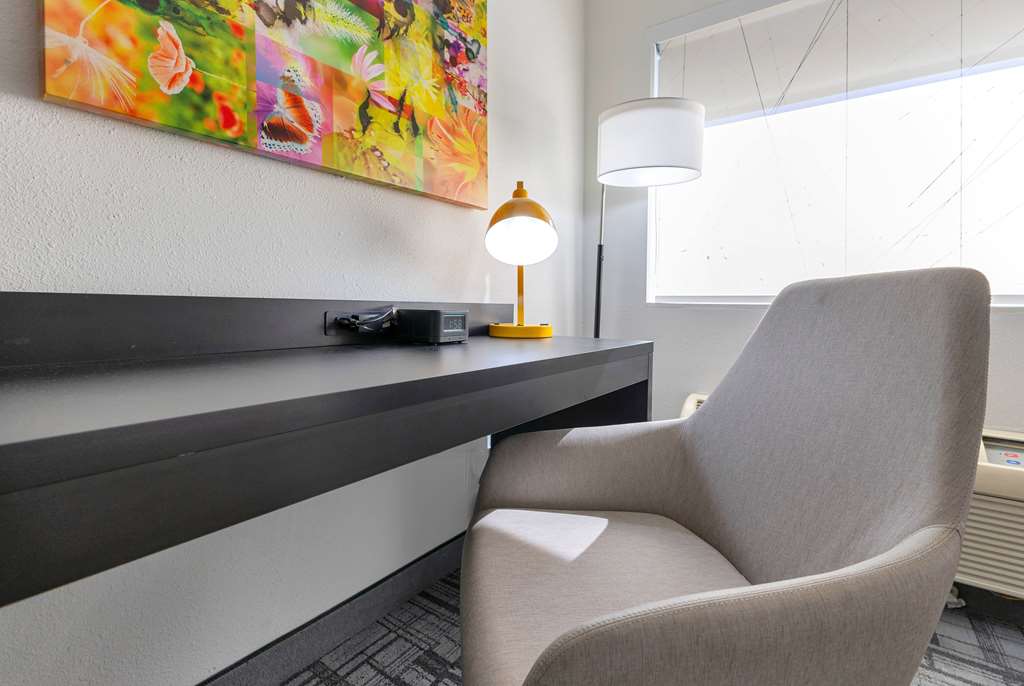 La Quinta Inn & Suites by Wyndham Jacksonville Mandarin - photo 35