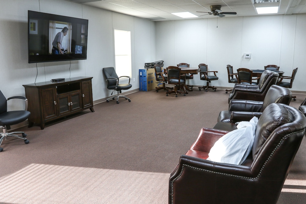 Cuero Oilfield Housing - photo 13