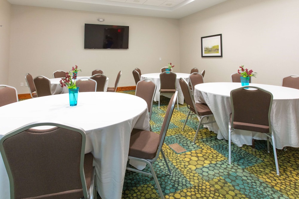 Hampton Inn Palatka - photo 36