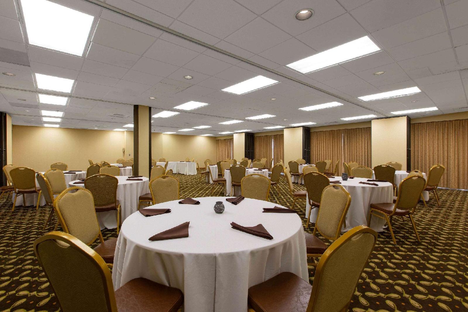 Aksarben Suites Trademark Collection by Wyndham - photo 19