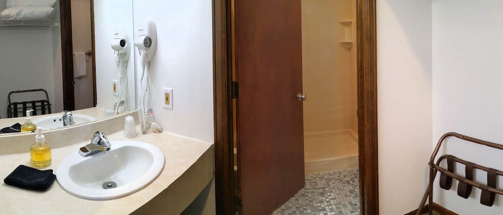South Side Inn Burlington - photo 29