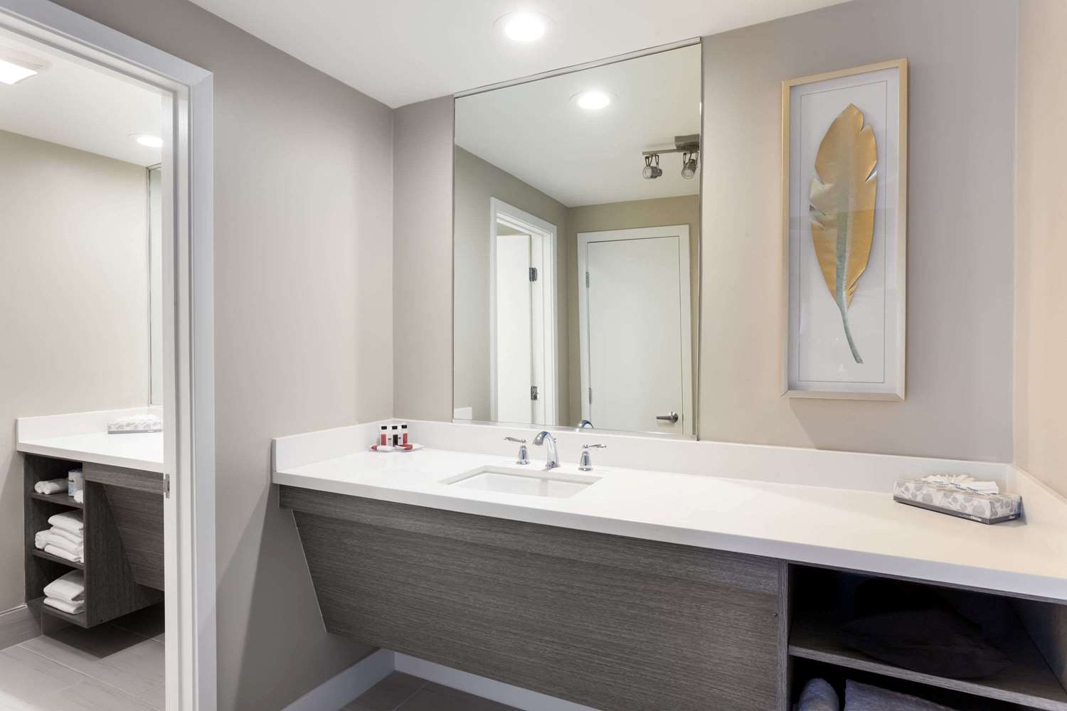Ramada Hotel and Conference Center by Wyndham San Diego North - photo 21