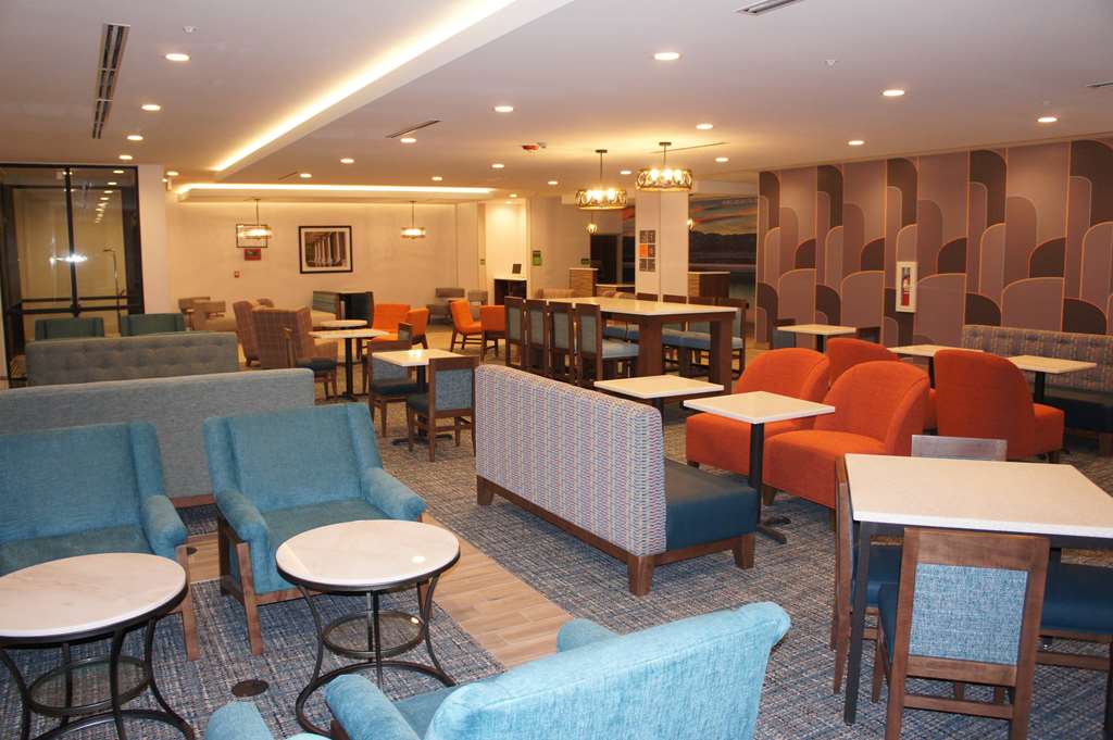 La Quinta Inn & Suites by Wyndham Littleton Red Rocks - photo 10