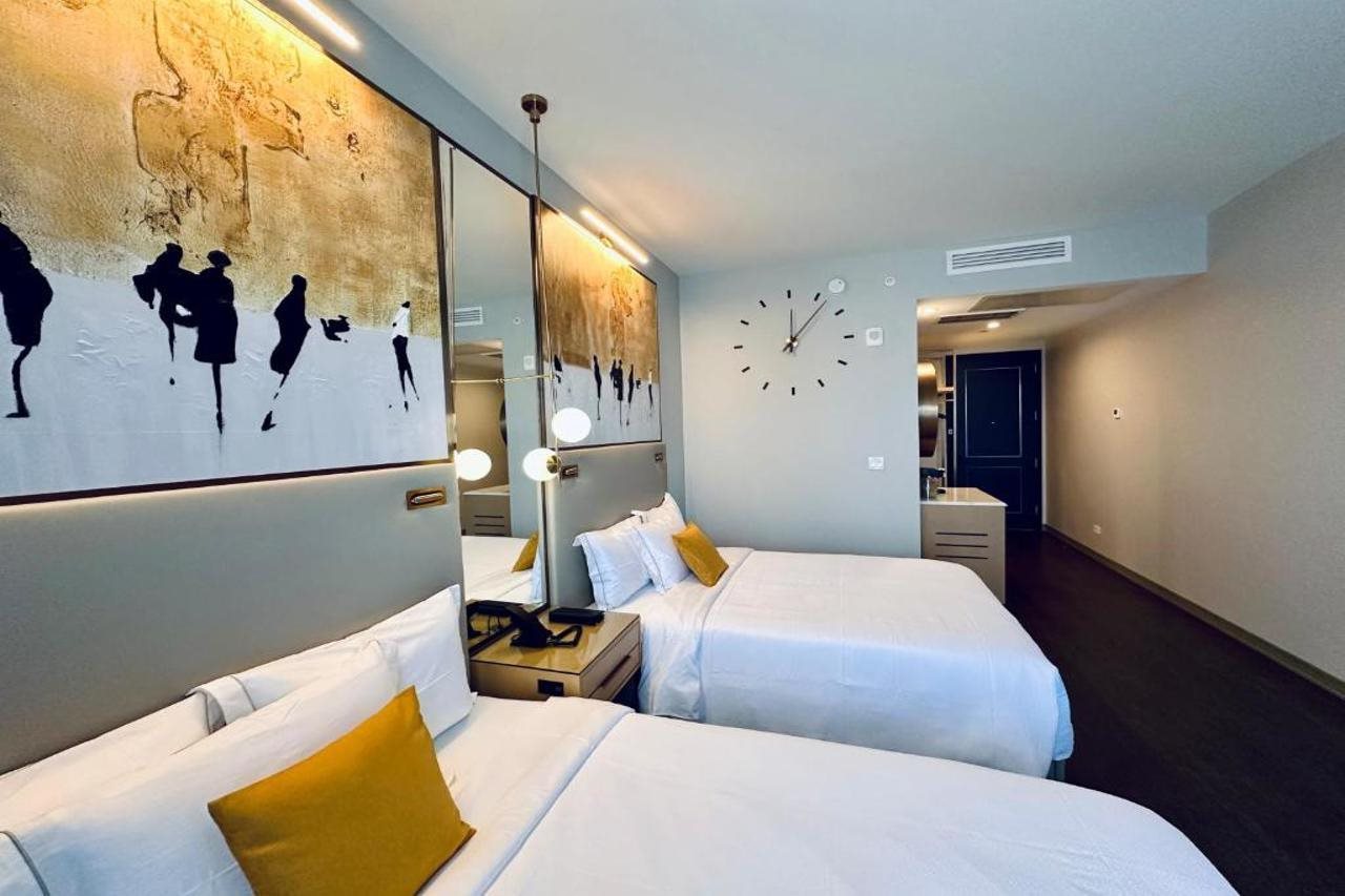 Chez Hotel Arlington Heights - photo 13
