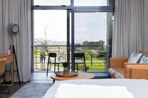 Menlyn Maine Trilogy Apartment 101 — 4-Star Luxury Hotel in Pretoria, South Africa