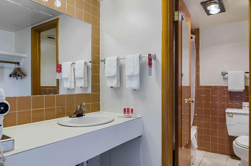 Econo Lodge Wakeeney - photo 23