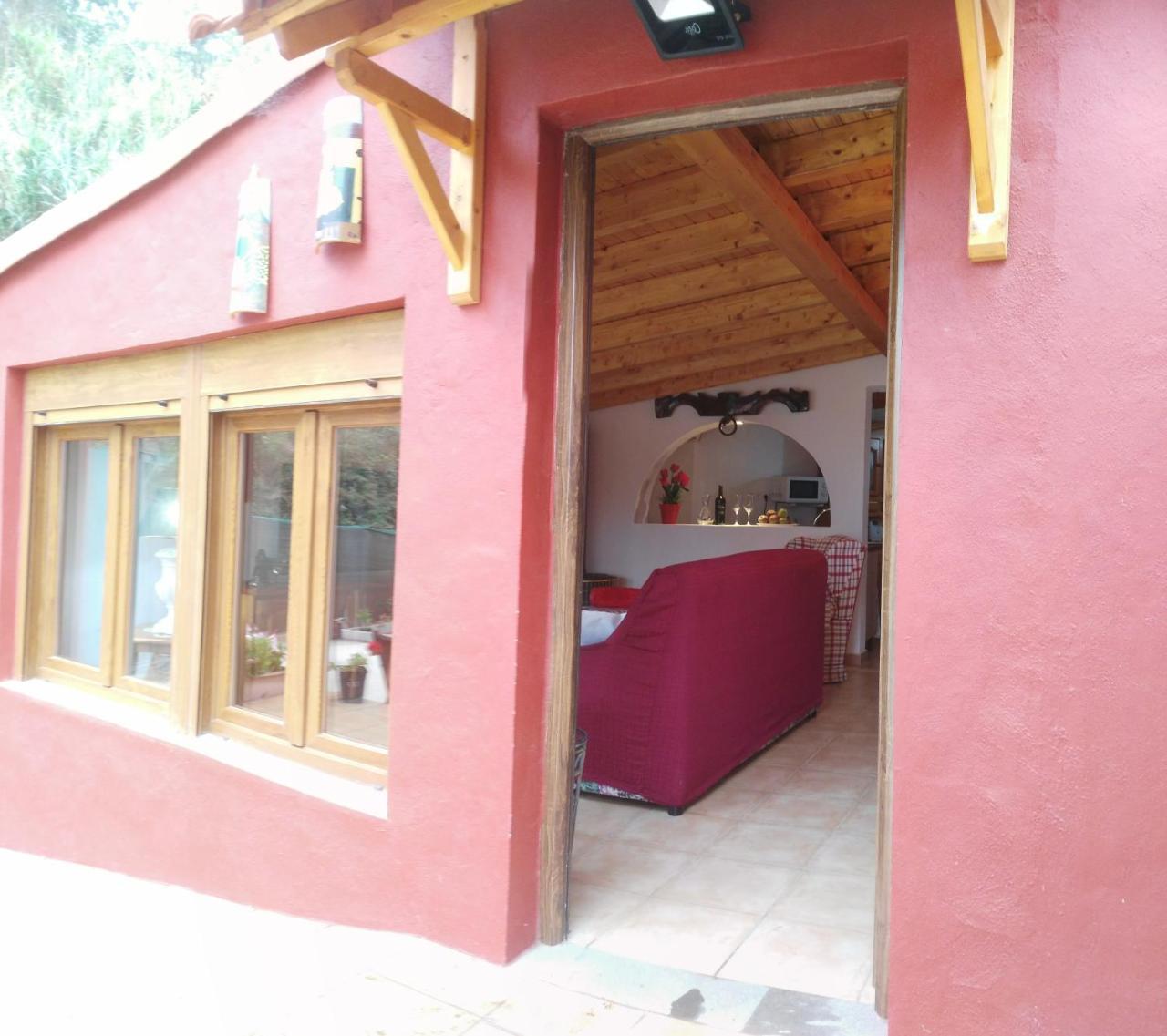 Chalet Ruta las Lagunetas — 4-Star Luxury Hotel in Vega De San Mateo, Spain