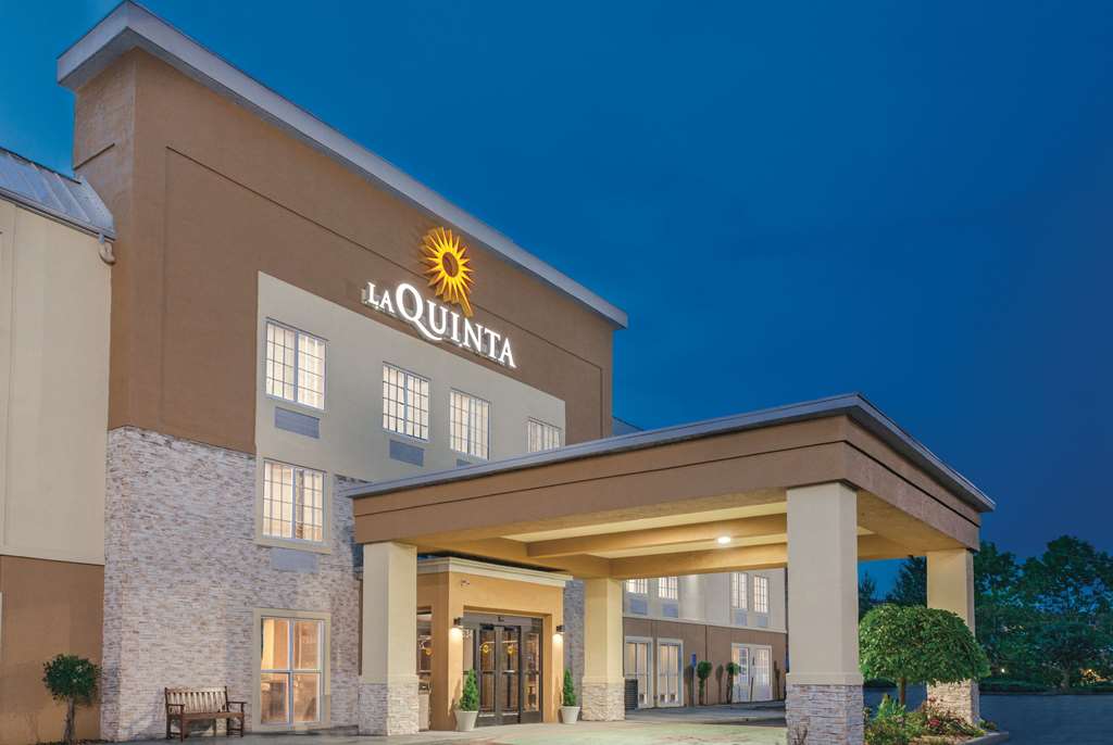 La Quinta Inn & Suites by Wyndham Knoxville North I 75 - photo 3
