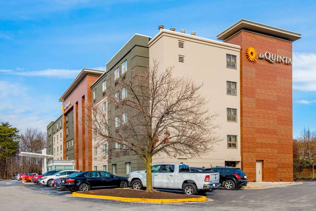 La Quinta Inn & Suites by Wyndham Baltimore BWI Airport - photo 6