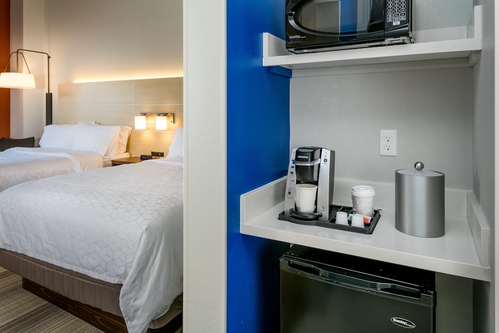 Holiday Inn Express & Suites Bend South by IHG - photo 18