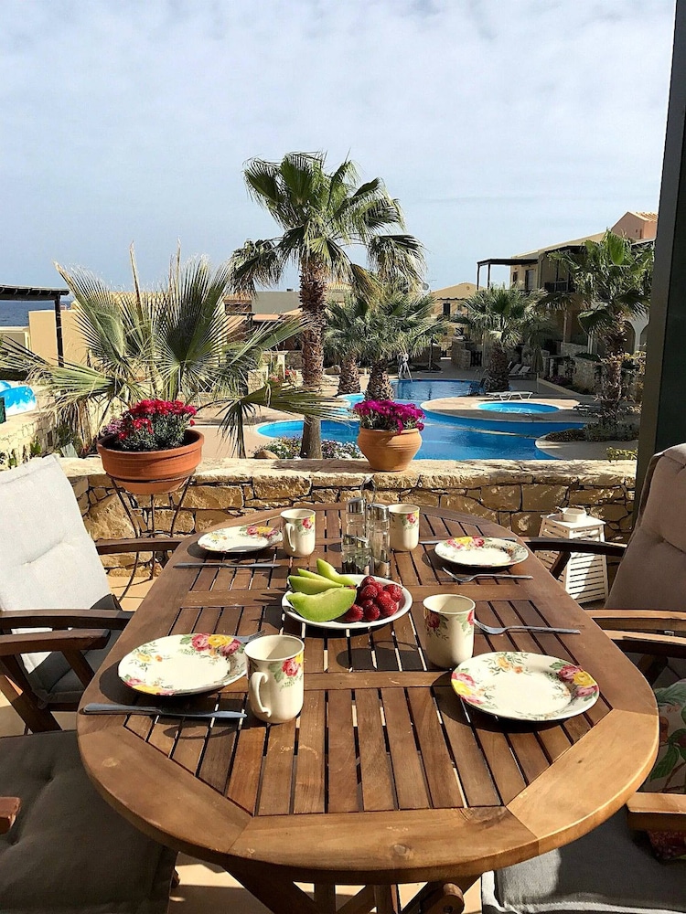 Ninas Place 5min On Foot From The Beach — 4-Star Luxury Hotel in Panormos, Greece