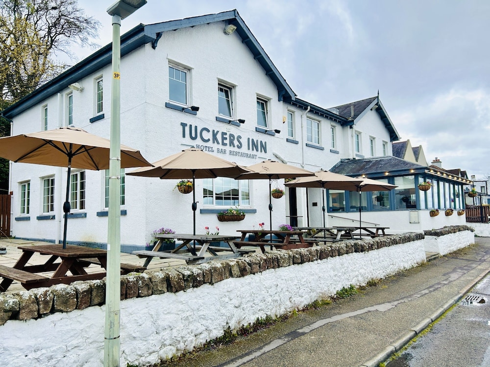 Tuckers Inn — hotel in Invergordon