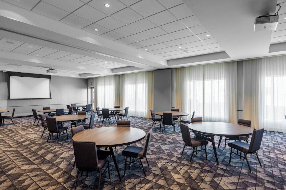 Courtyard by Marriott Indianapolis Fishers - photo 44
