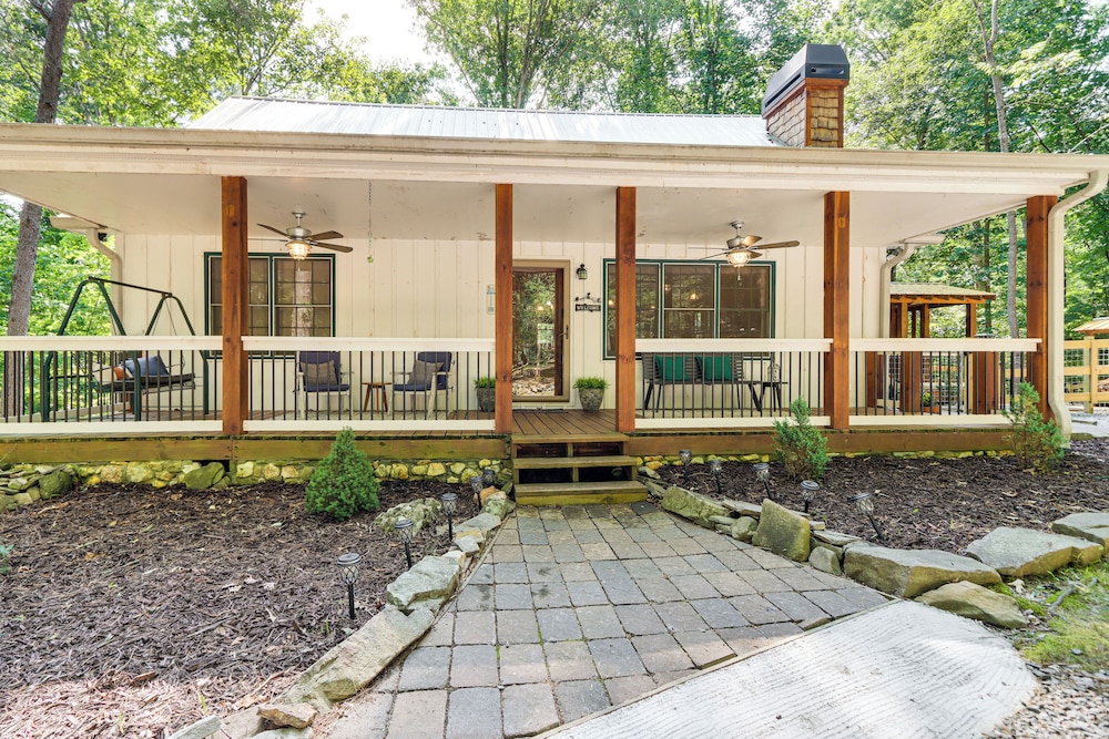 Cozy Ellijay Cabin Hot Tub Yard and Resort Access - photo 2