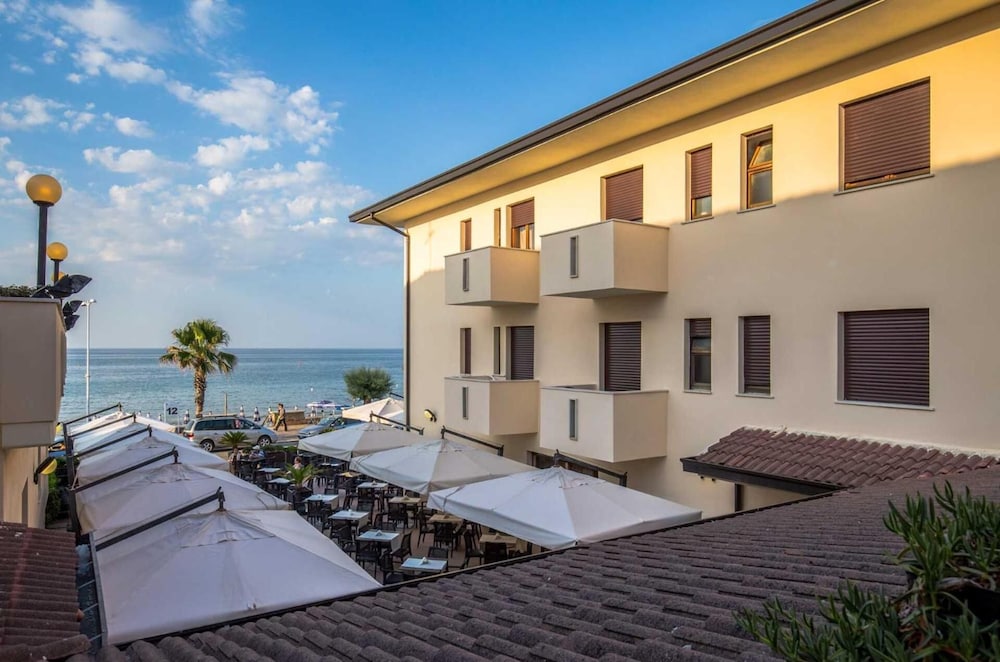 Hotel Calgary in Casalbordino-Miracoli, Italy