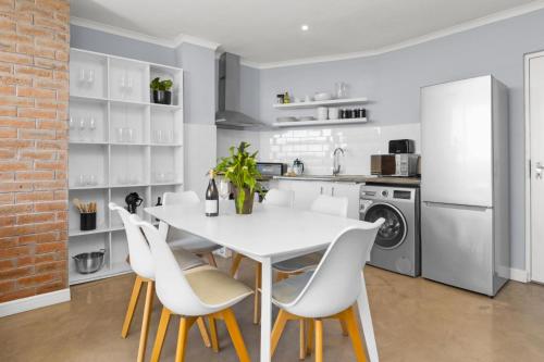 Harbour View Stylish Woodstock Apartment w Balcony