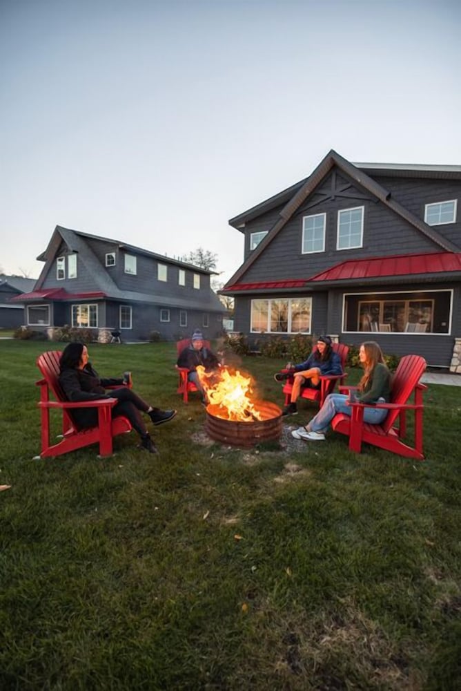 Quarterdeck Resort & Restaurant - photo 2