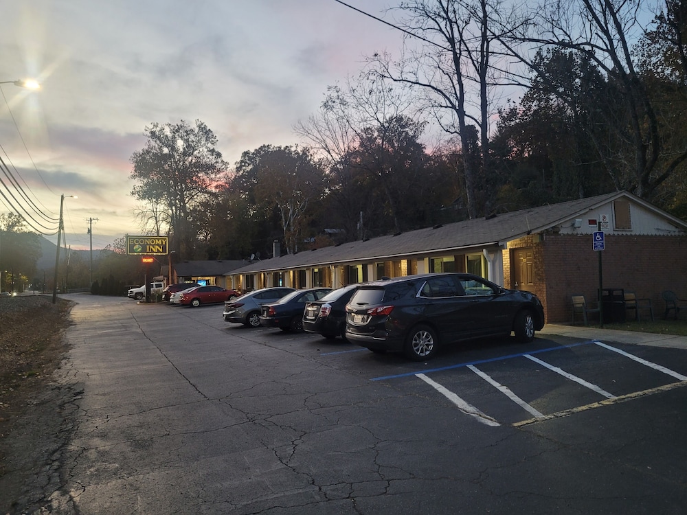 Economy Inn Sylva - photo 41