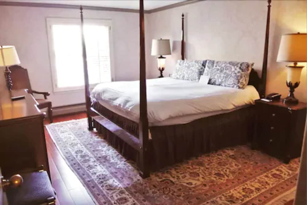 Cow Hollow Inn & Suites - photo 8