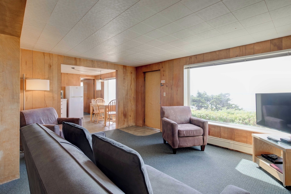 Ester Lee Oceanview Inn - photo 57