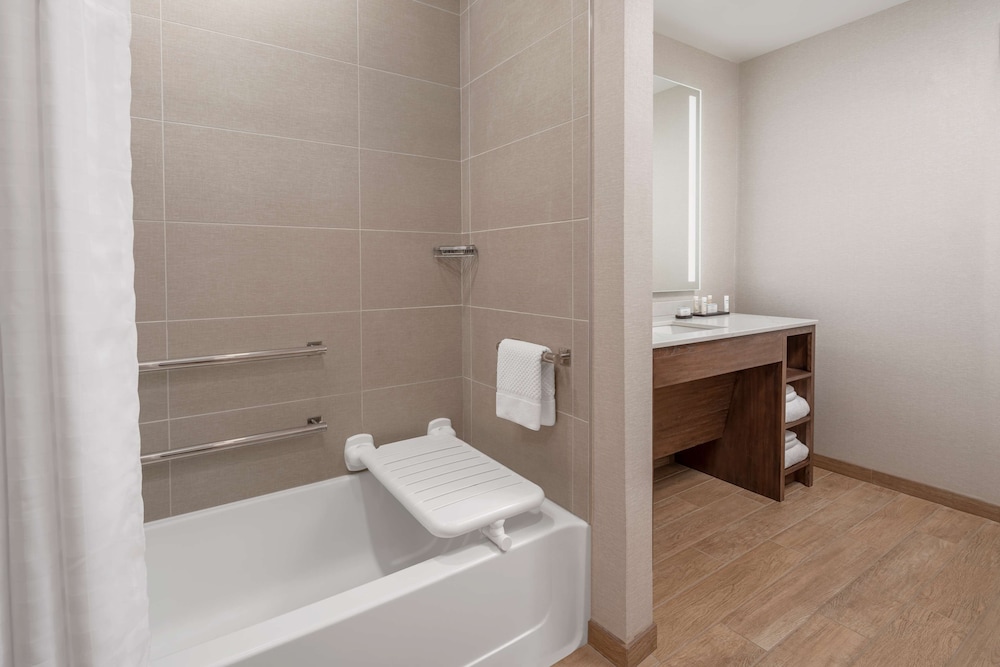 Embassy Suites by Hilton Charleston Harbor Mt. Pleasant - photo 15